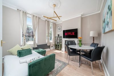 Flat Racton Road in Greater London