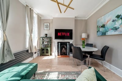 Flat Racton Road in Greater London