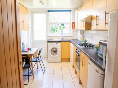 House Brymore Close in Canterbury