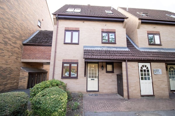 Flat Castle Marina Road in Nottingham