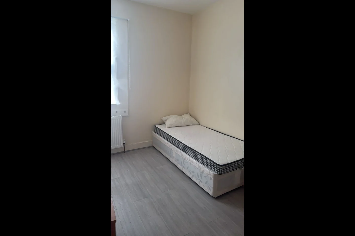 Room Rosebank Road in Greater London