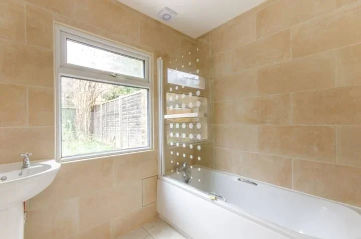 Room Rosebank Road in Greater London