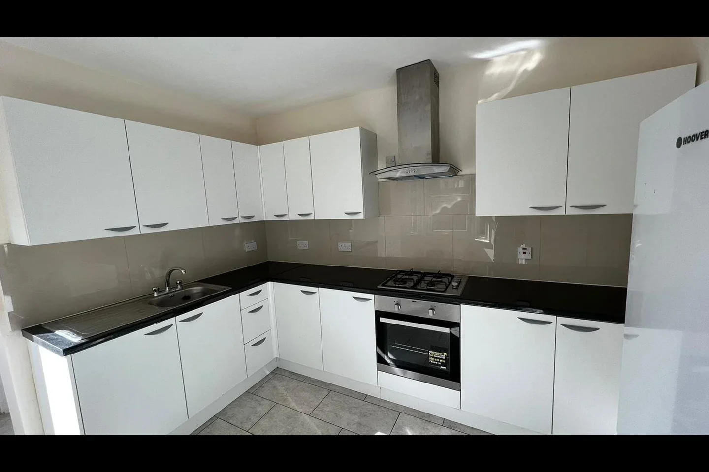 Room Rosebank Road in Greater London