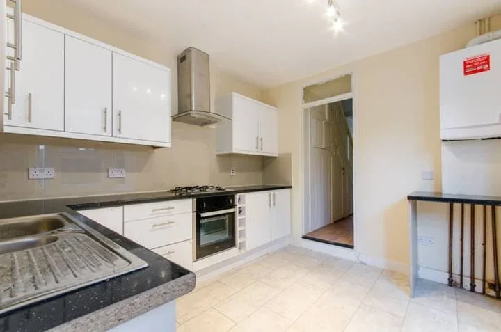 Room Rosebank Road in Greater London
