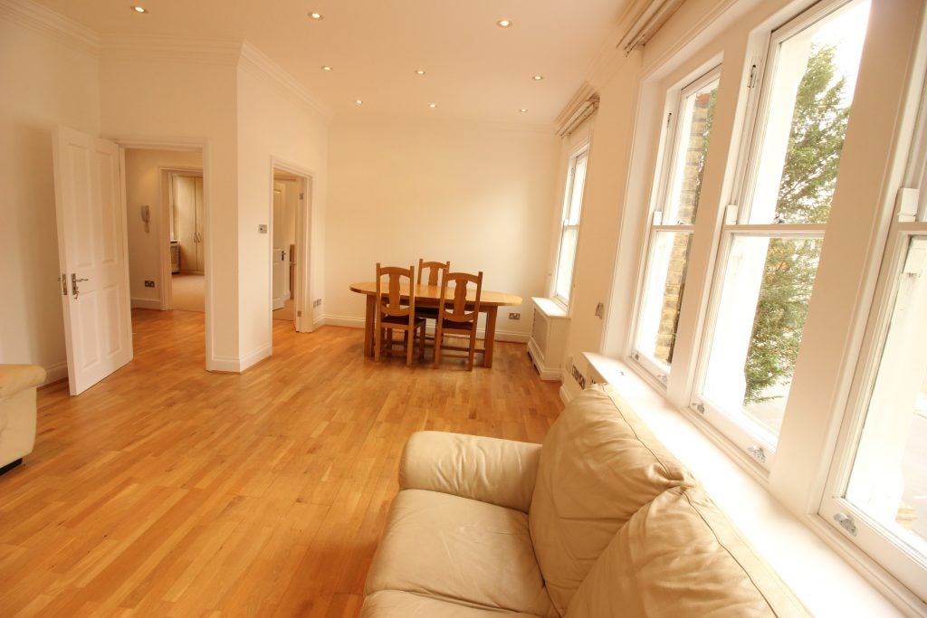 Flat Sunny Gardens Road in Greater London
