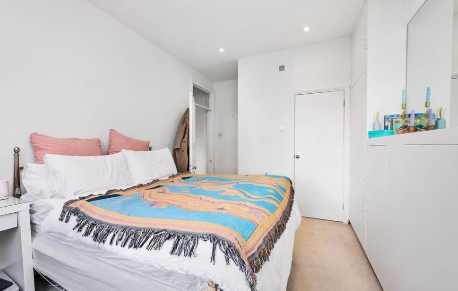 Flat Albion Mews in City of Westminster