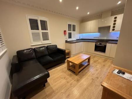 Flat Castle Crescent in Reading