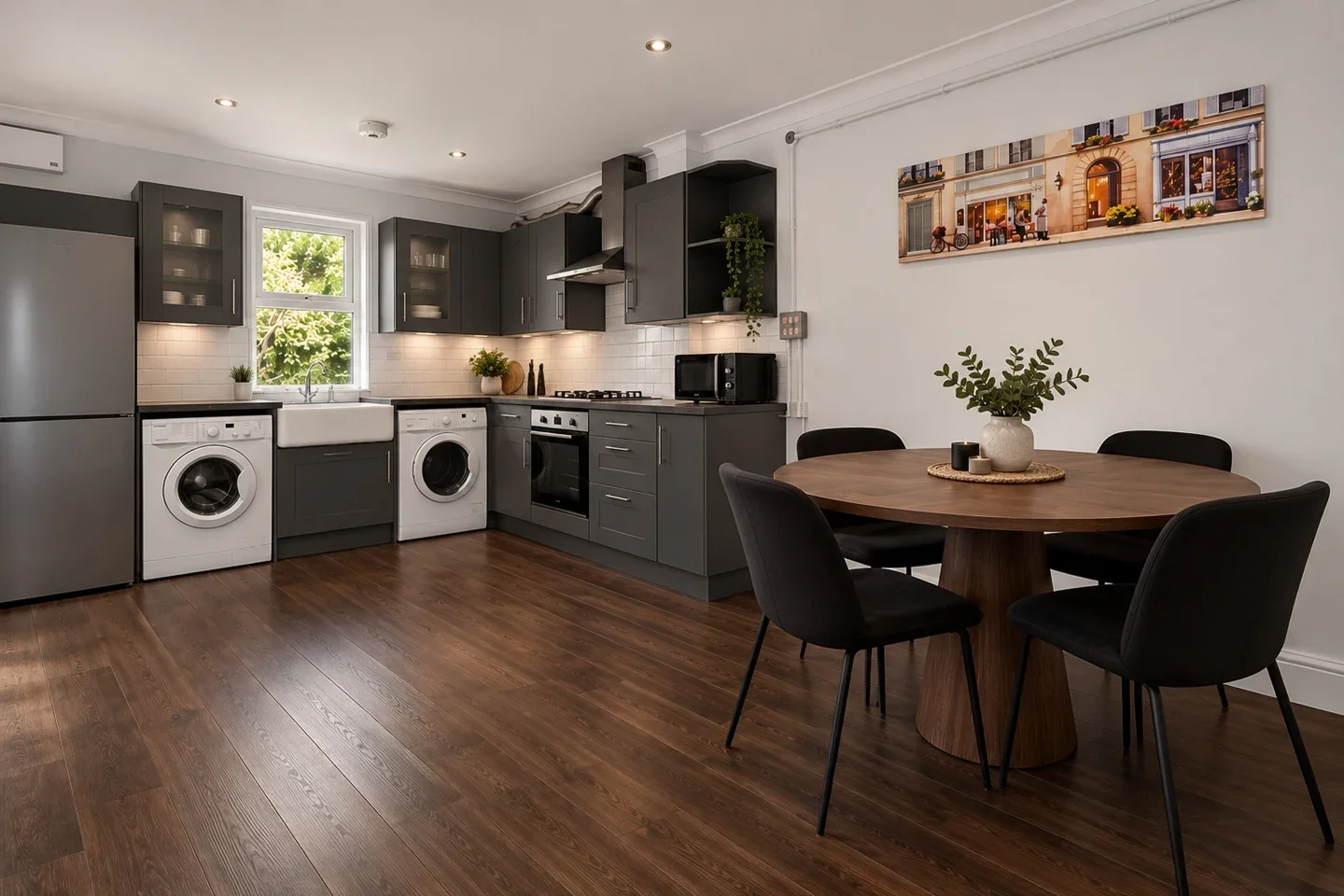 Room Manor Road in Greater London