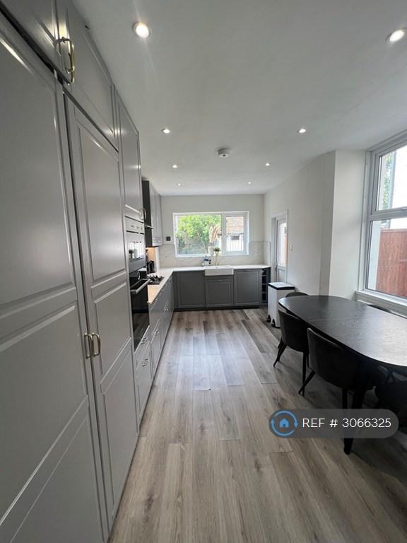 Room Kashgar Road in Greater London