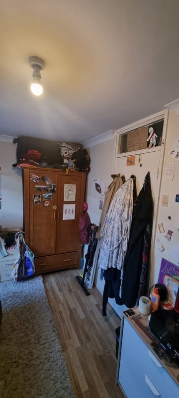 Room Staveley Close in Greater London