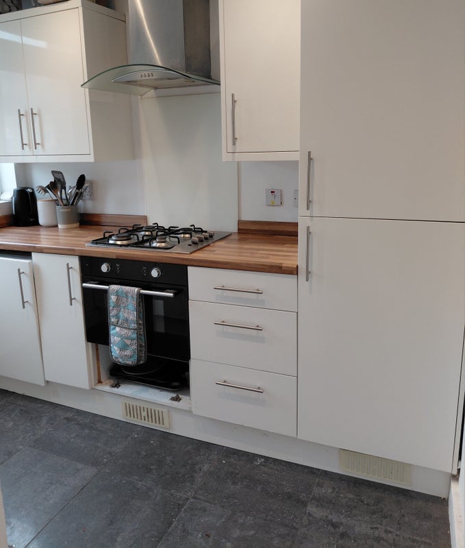 Flat Poynders Road in Greater London
