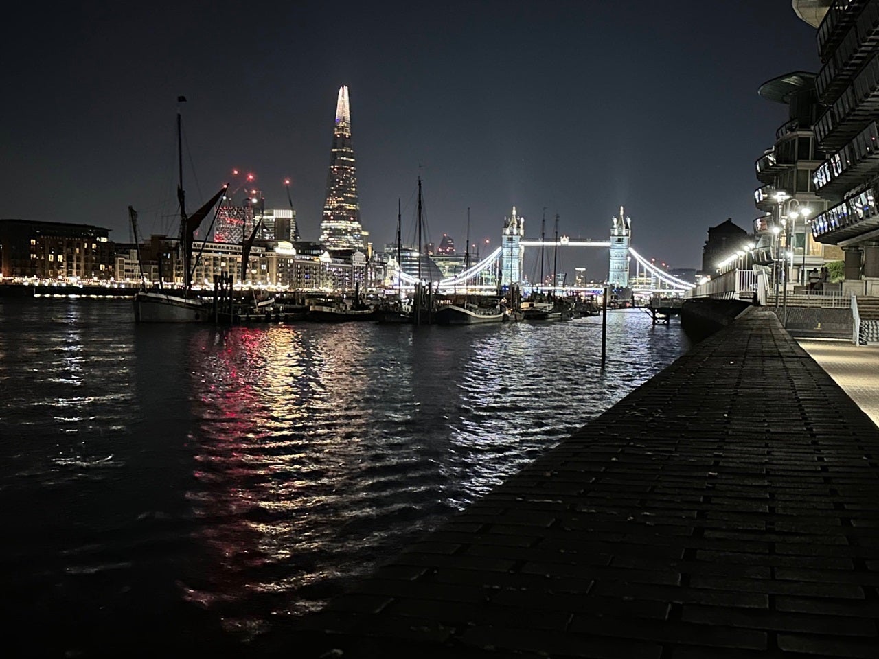 Flat Wapping High Street in Greater London