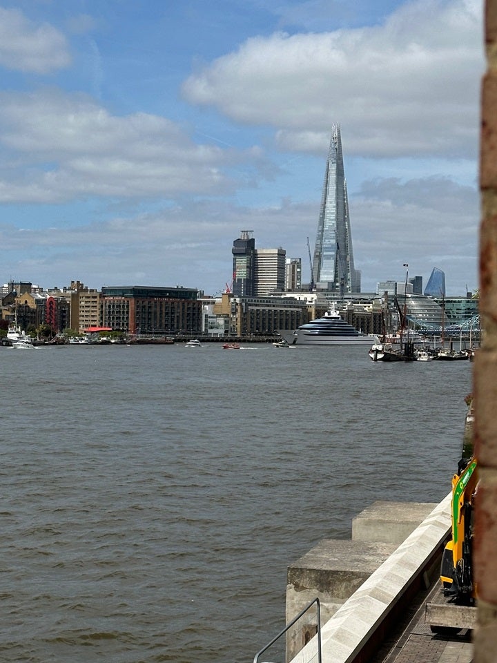 Flat Wapping High Street in Greater London
