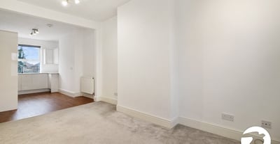 Flat Brownhill Road in Greater London