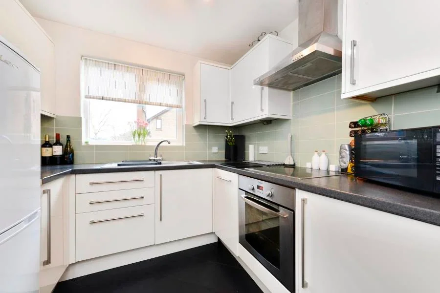 Flat Monmouth Grove in Greater London