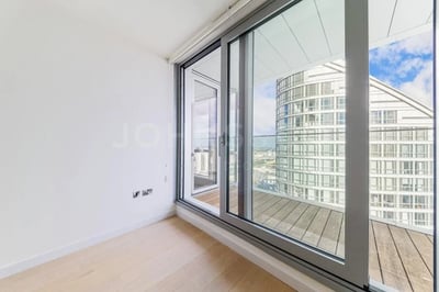 Flat Burdett Road in Greater London