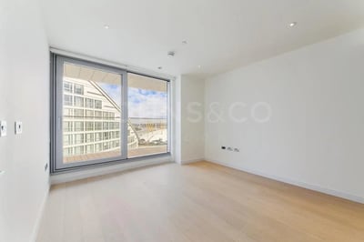 Flat Burdett Road in Greater London