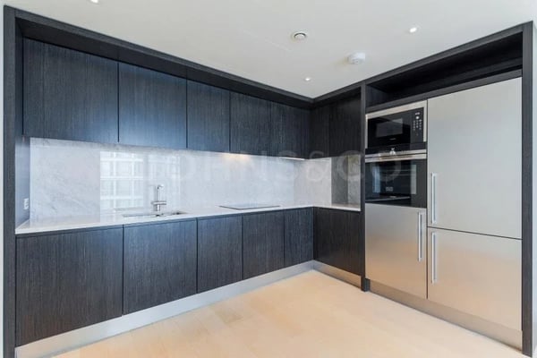 Flat Burdett Road in Greater London