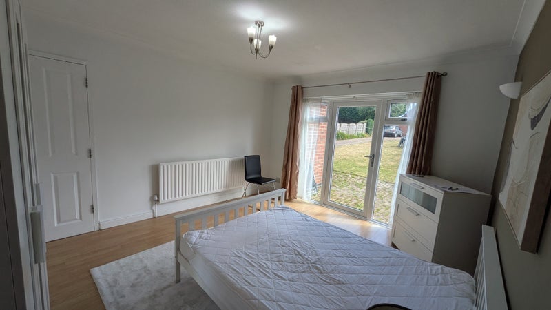 Room Nuthall Road in Nottingham