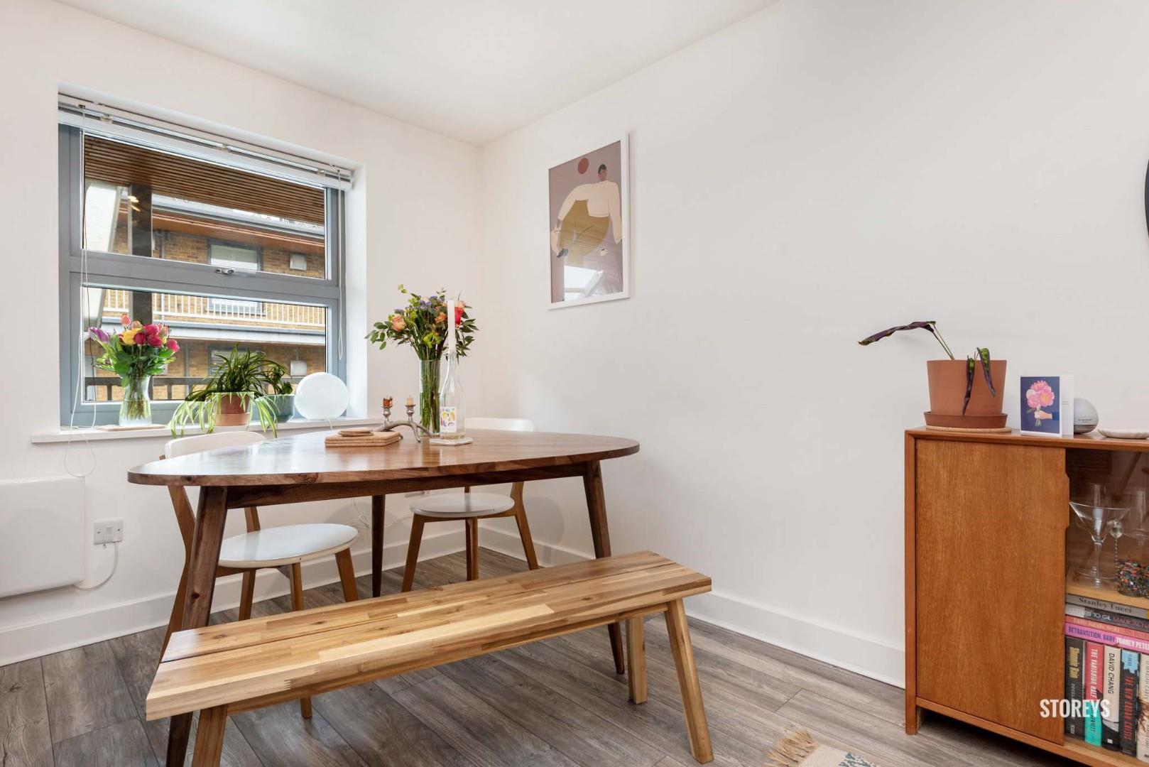 Flat Boleyn Road in Greater London