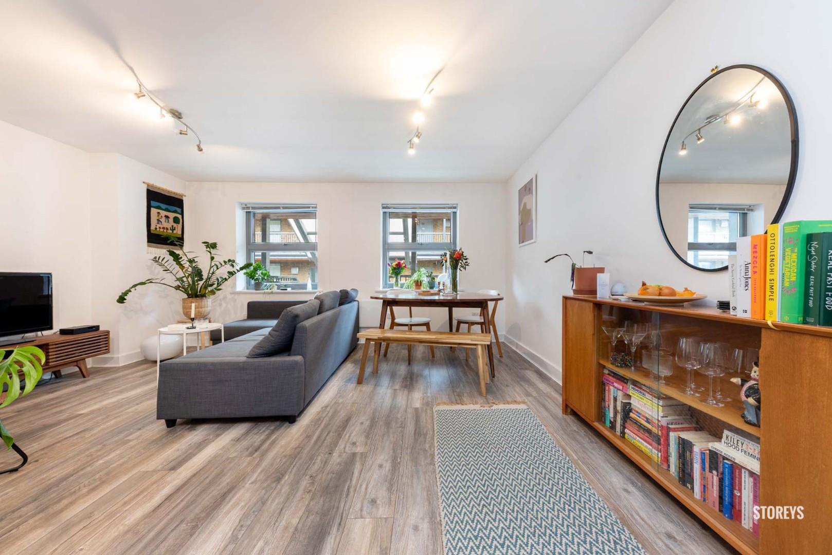 Flat Boleyn Road in Greater London