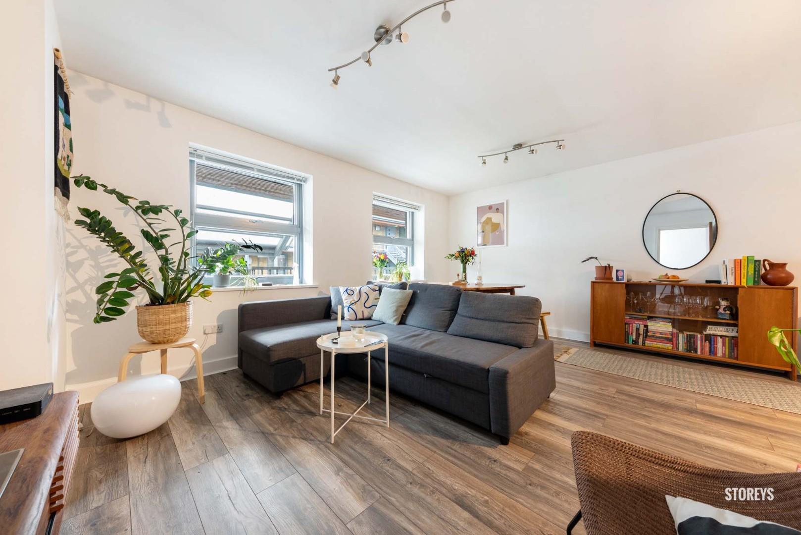 Flat Boleyn Road in Greater London