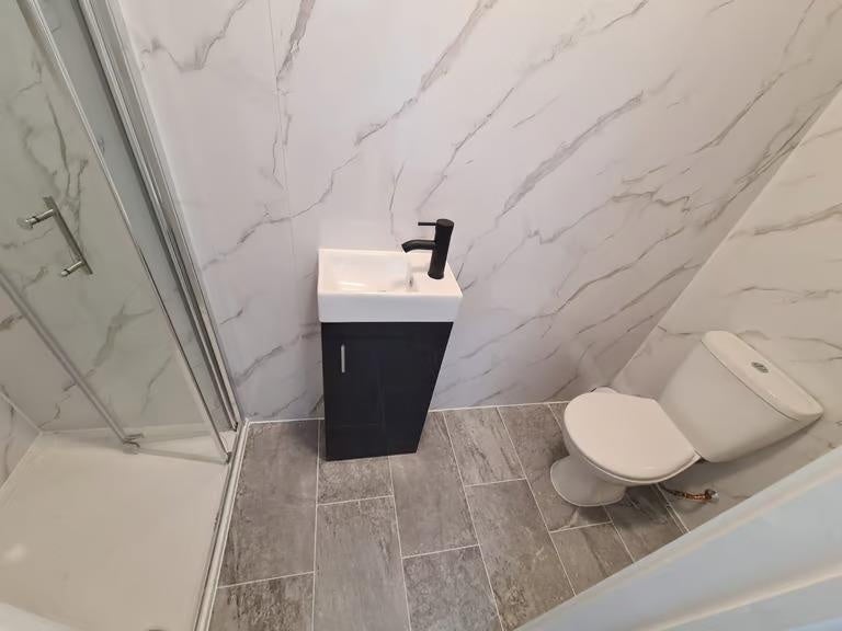 Room Minard Road in Greater London