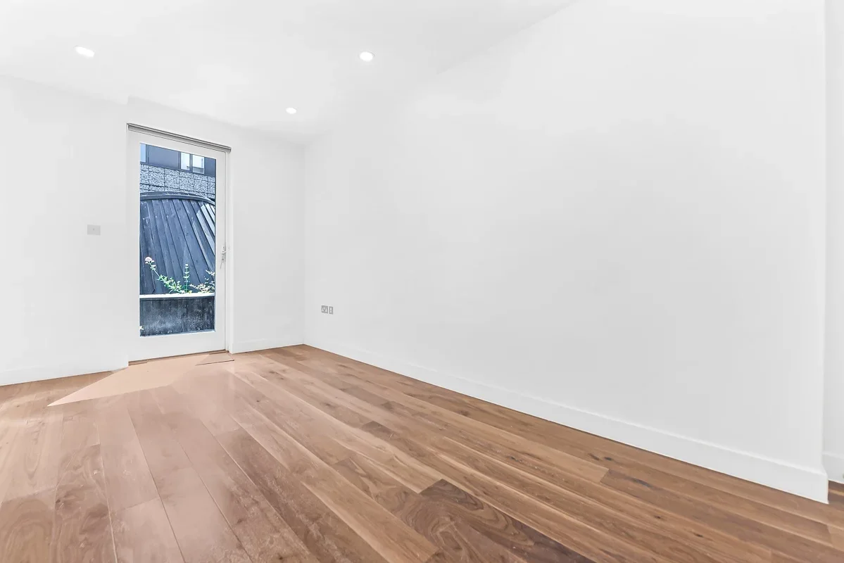 Flat Orsman Road in Greater London