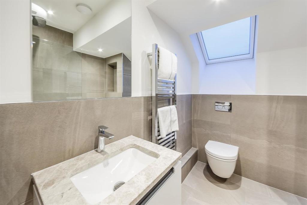 Flat Rainville Road in Greater London