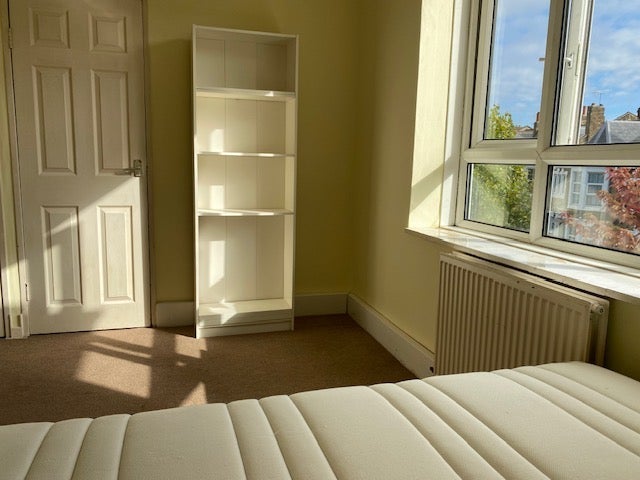 Flat Benthal Road in Greater London