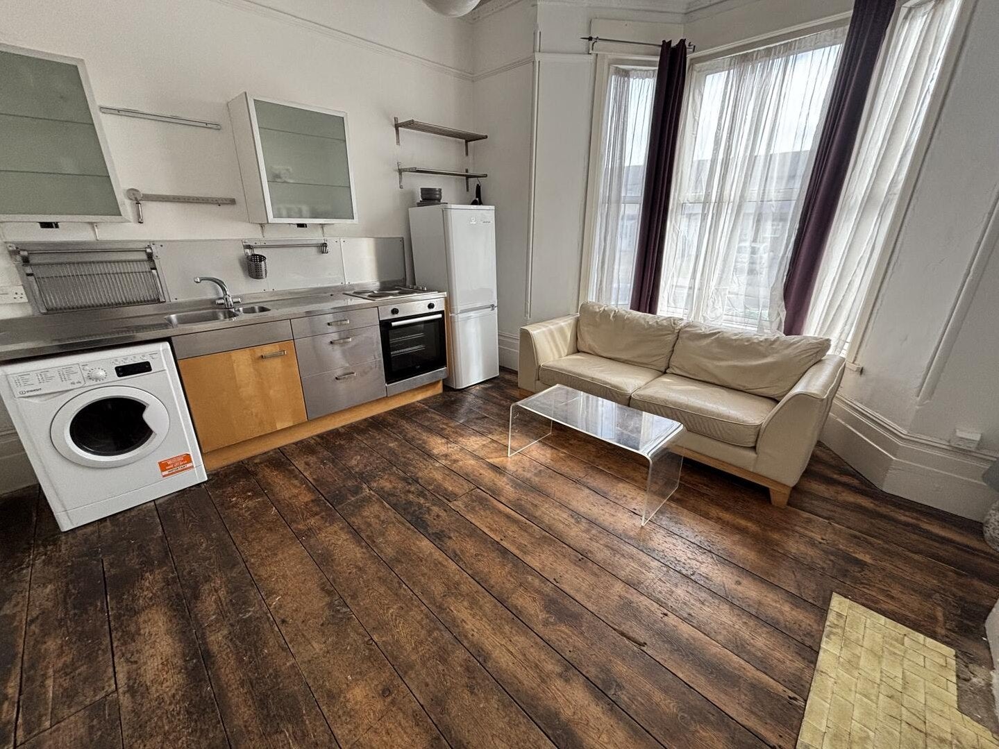 Flat Selhurst Road in Greater London
