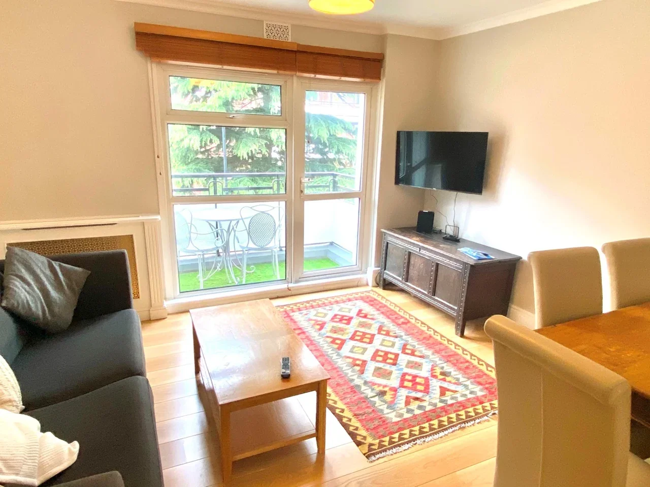 Flat Luscombe Way in Greater London