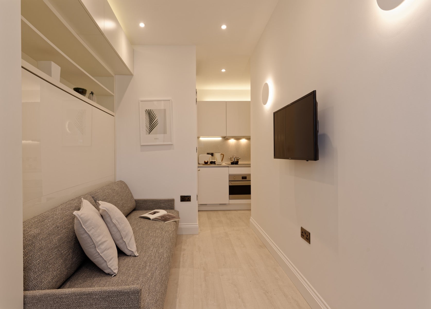 Flat Linden Gardens in Greater London