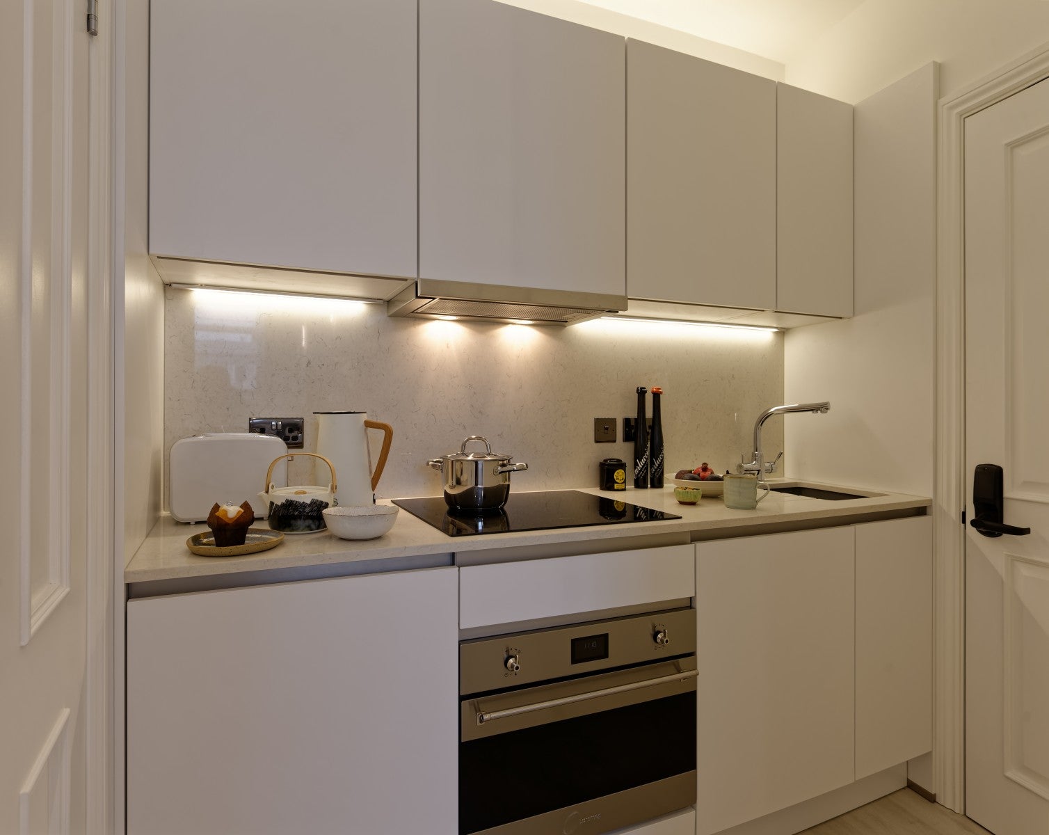 Flat Linden Gardens in Greater London