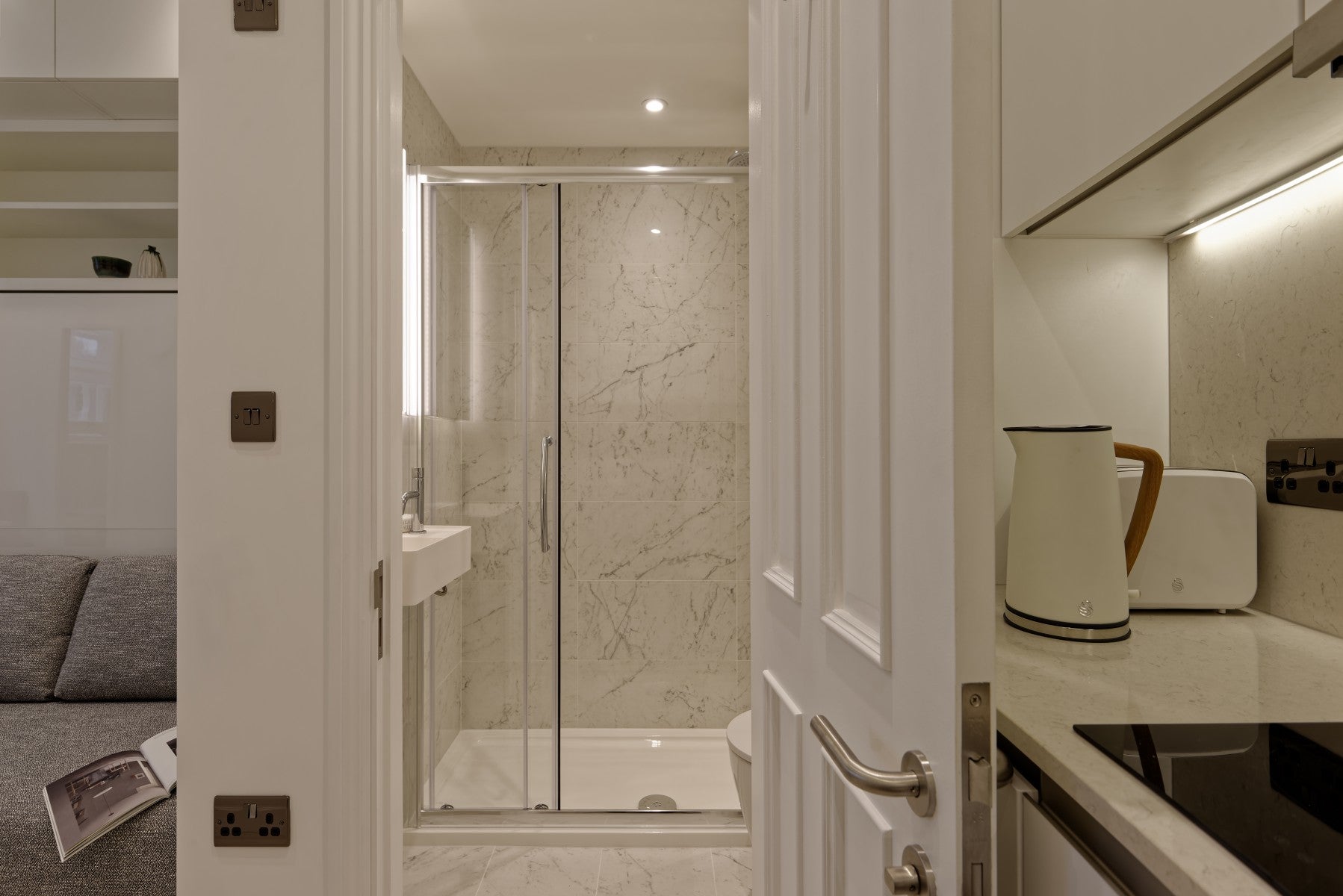 Flat Linden Gardens in Greater London