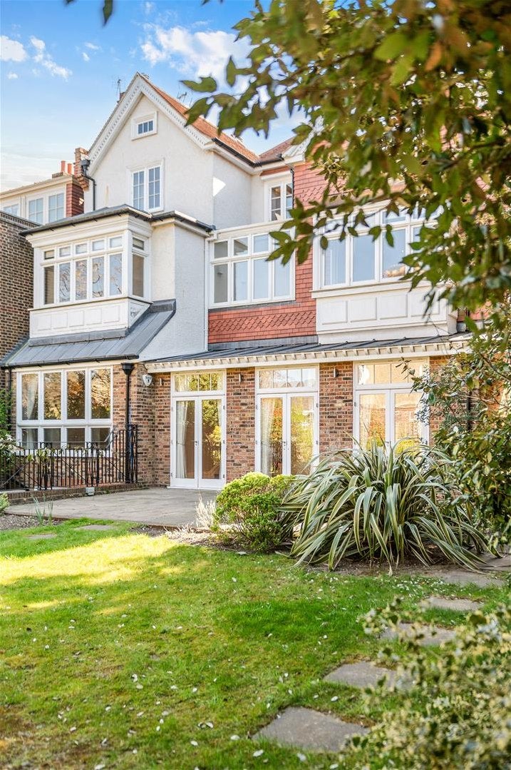 House Lancaster Avenue in Greater London