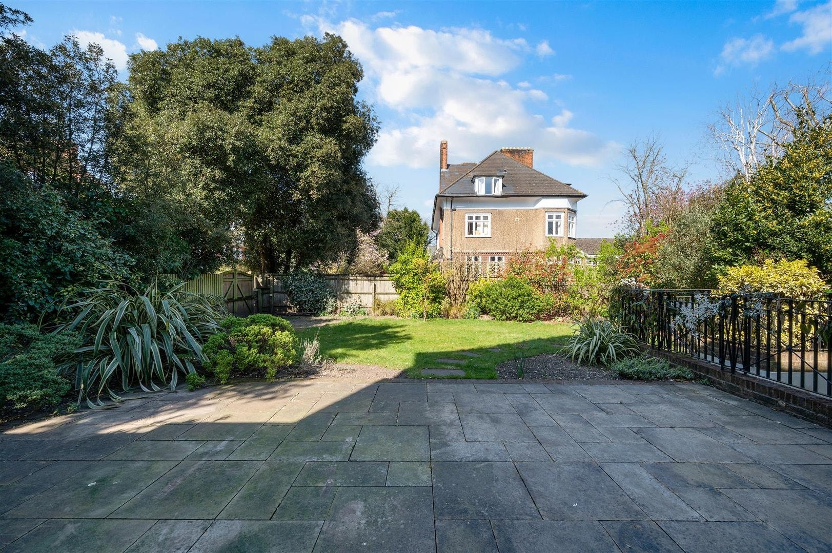 House Lancaster Avenue in Greater London