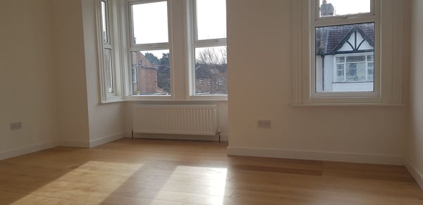 Flat Vaughan Road in Greater London