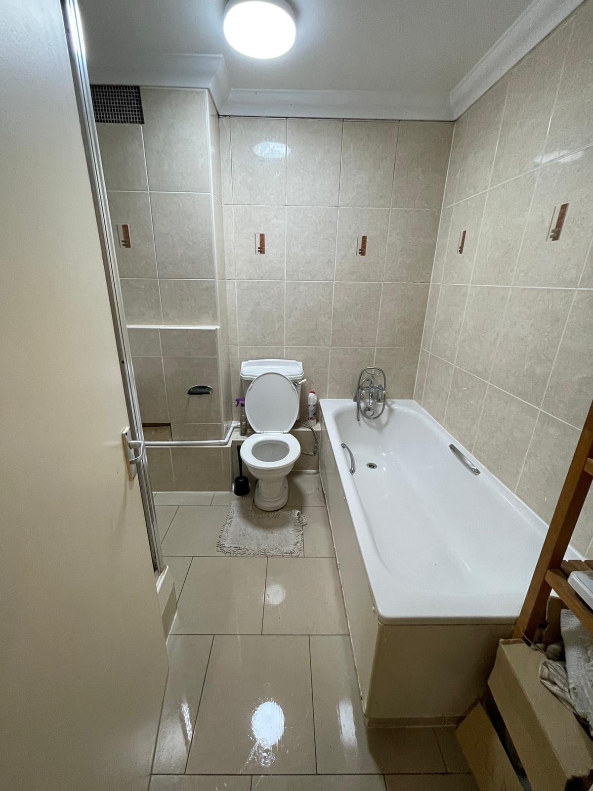 Room Ronald Street in Greater London