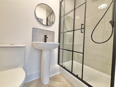 Room Hawes Court in Bedford