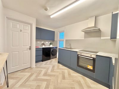 Room Hawes Court in Bedford