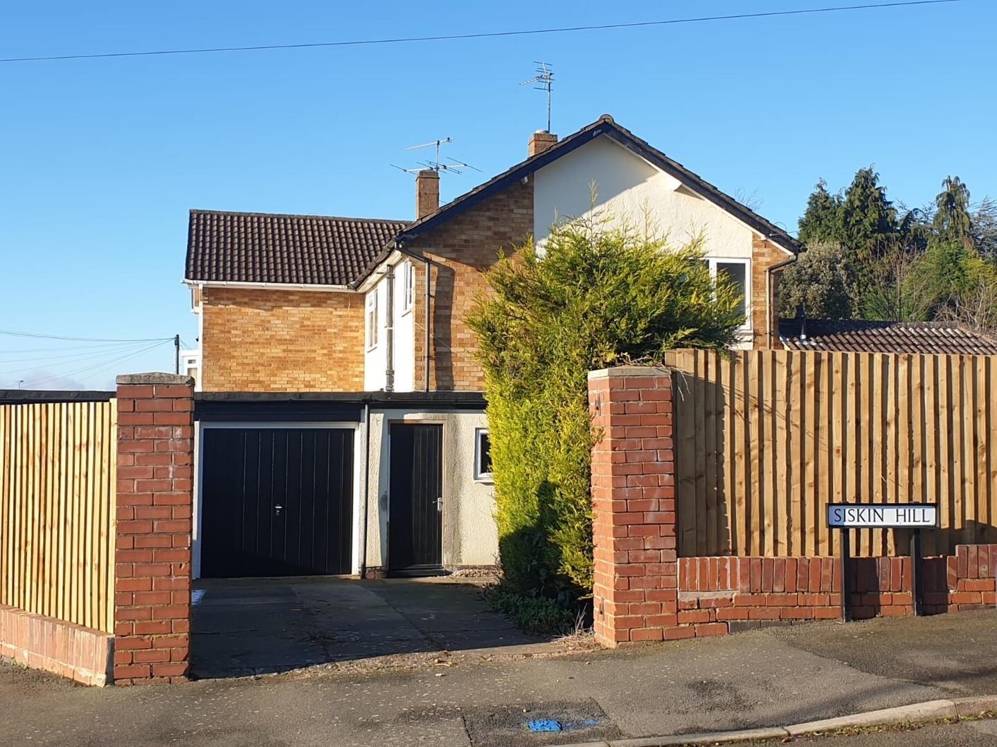 House Rosemead Drive in Oadby and Wigston