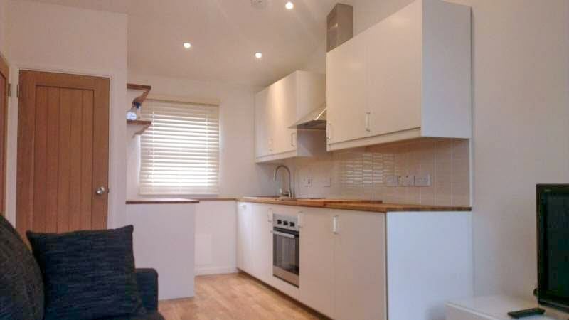 Flat Evesham Walk in Greater London