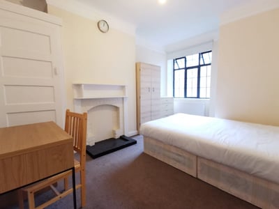 Flat Camden High Street in Greater London