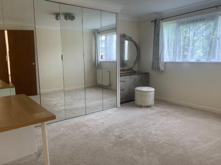 Flat Homefield Park in Greater London