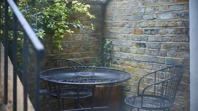 Flat Aintree Street in Greater London