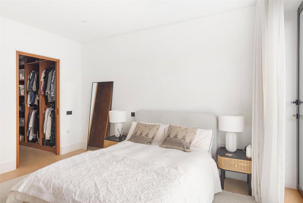Flat Strand in City of Westminster