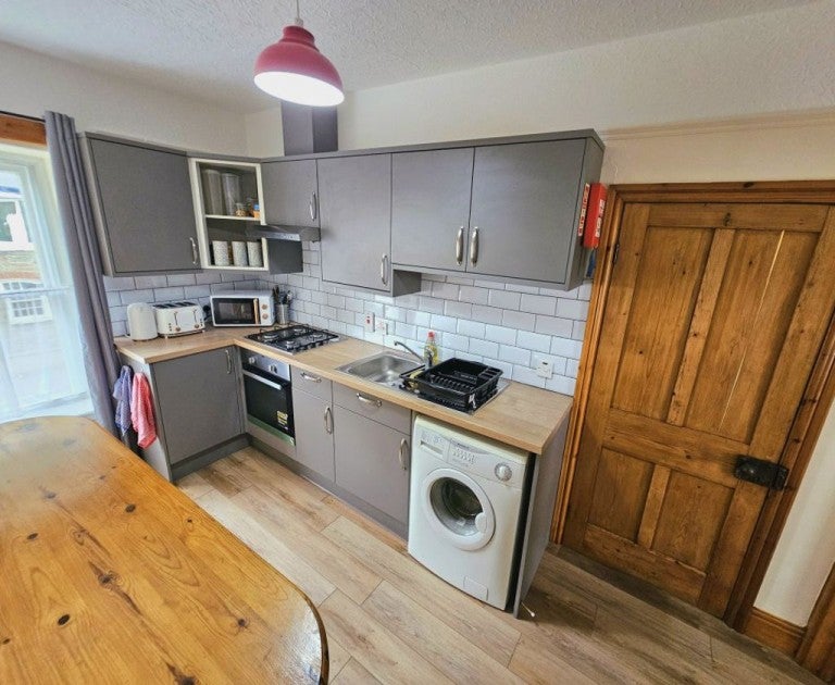 Flat New Street in Tal-y-bont