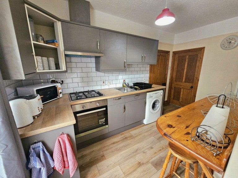 Flat New Street in Tal-y-bont