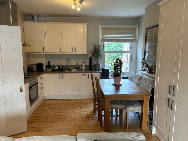 Room Fryday Grove Mews in Greater London